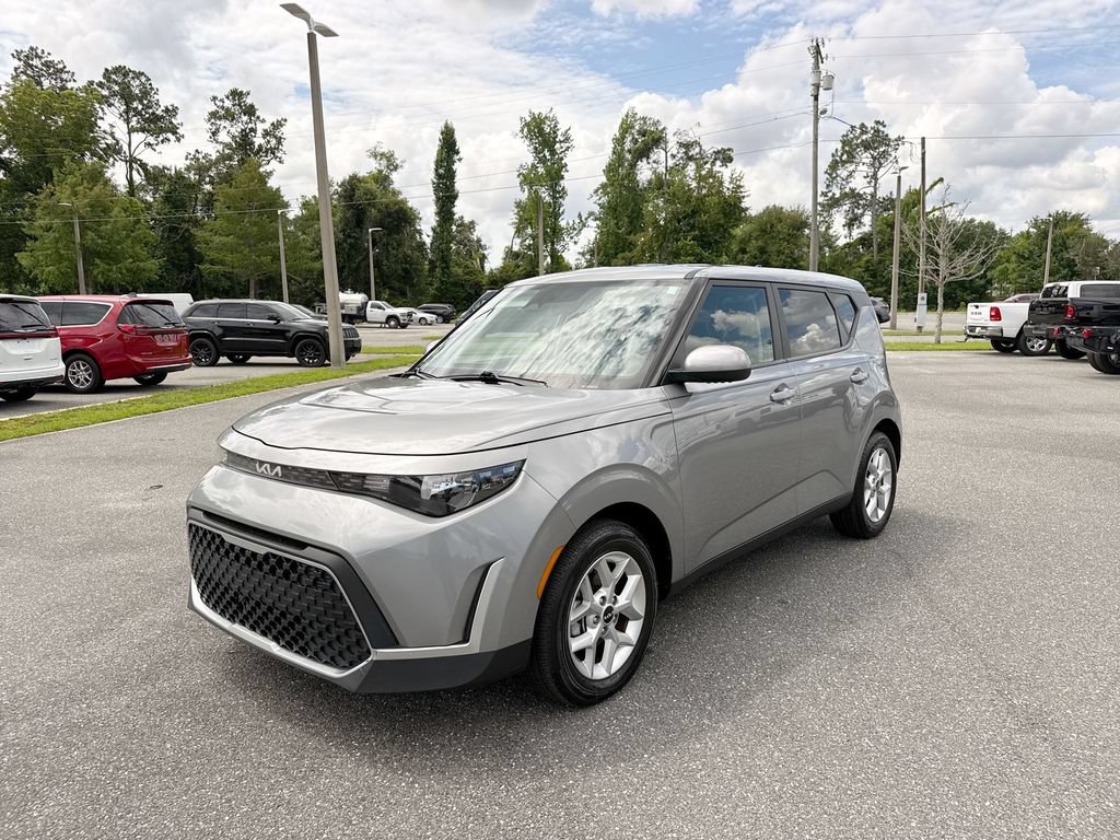 Used 2024 Kia Soul LX w/ Option Group 015 FWD image 9