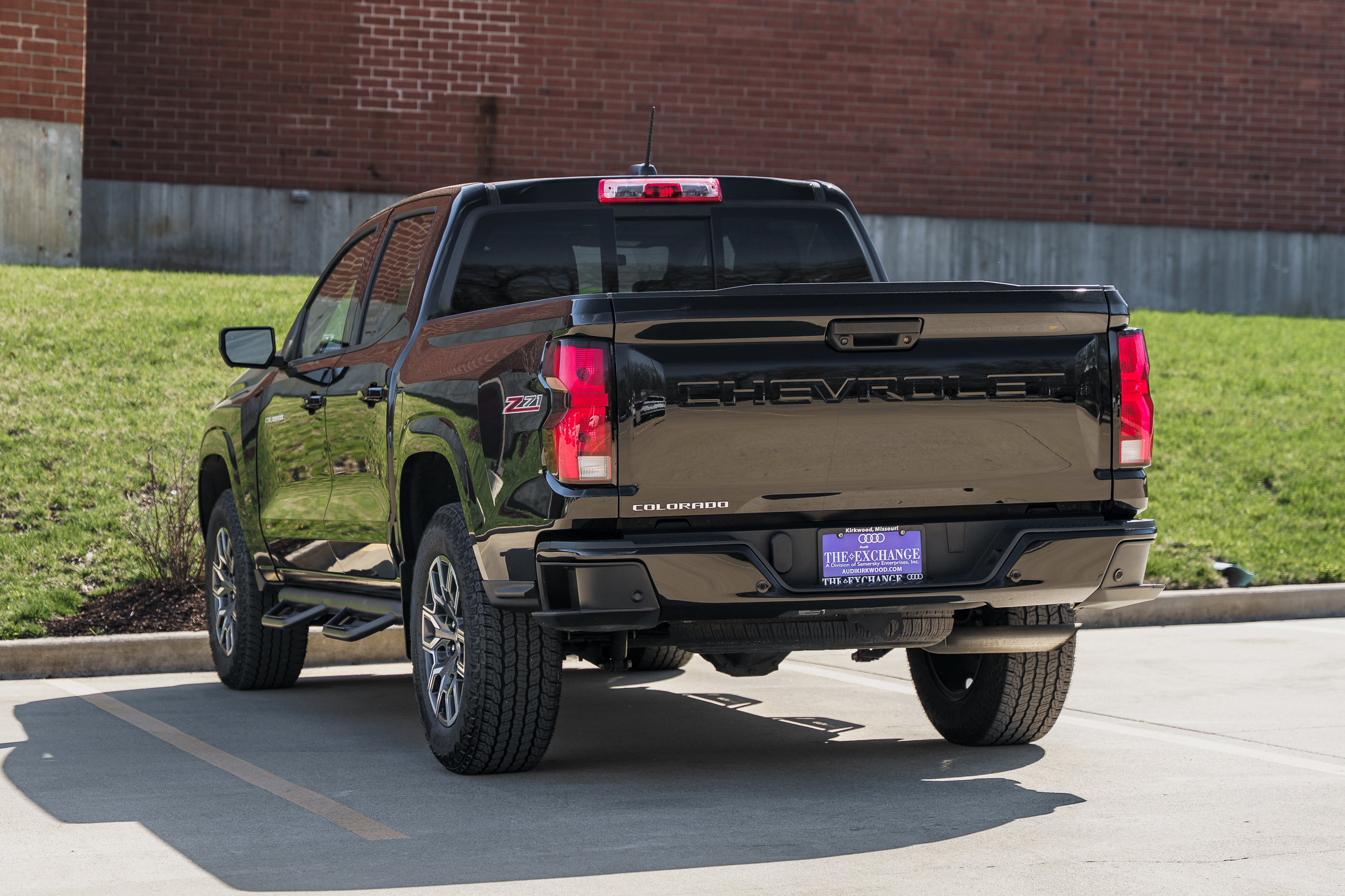 Used 2024 Chevrolet Colorado Z71 w/ Z71 Convenience Package 2 image 5