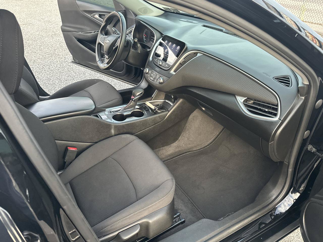 Used 2021 Chevrolet Malibu RS FWD image 19