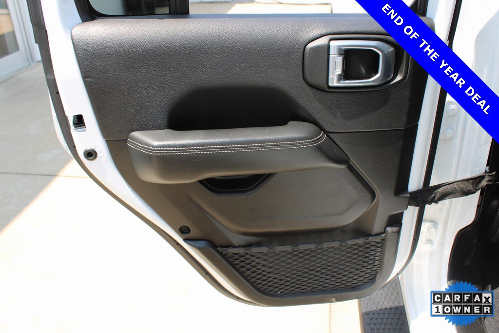 Used 2022 Jeep Wrangler Unlimited Sahara w/ Cold Weather Group image 21