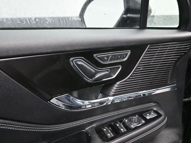 Used 2022 Lincoln Corsair AWD w/ Premium Package image 17