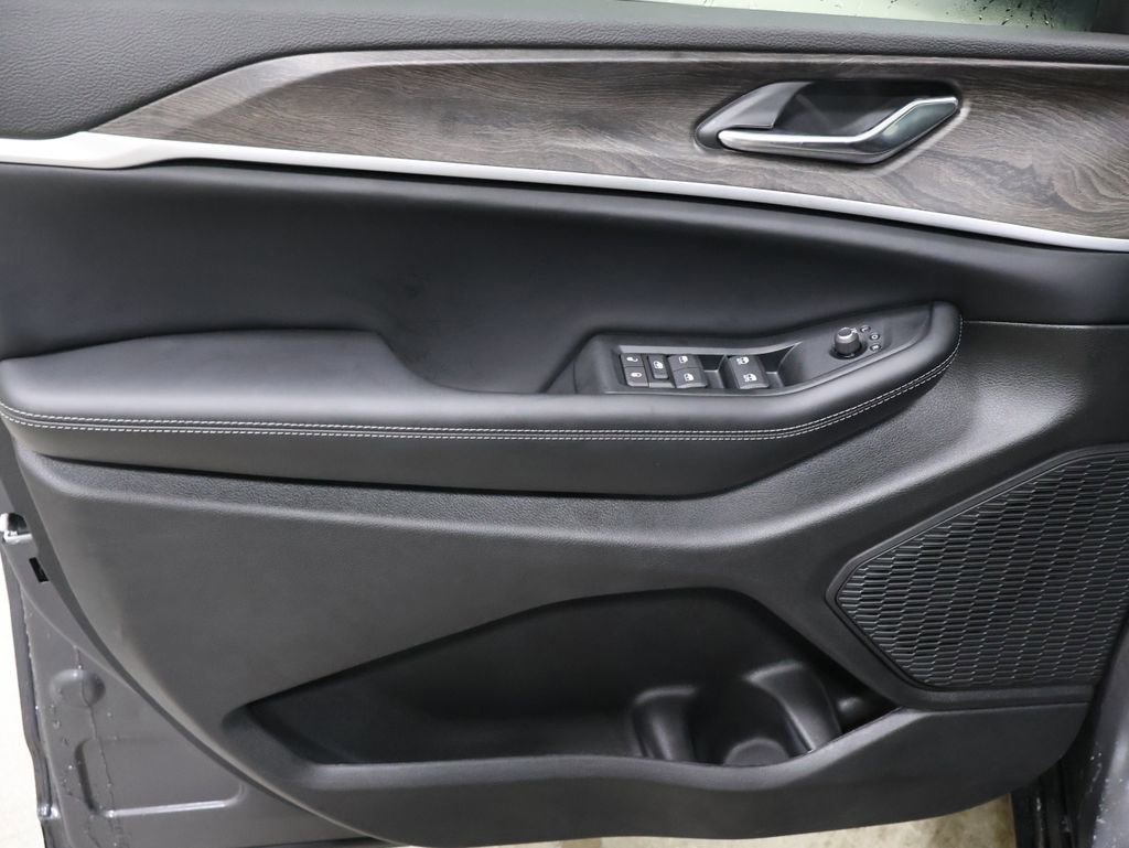 New 2026 Jeep Grand Cherokee Laredo image 10