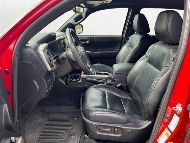 Used 2020 Toyota Tacoma Limited image 10