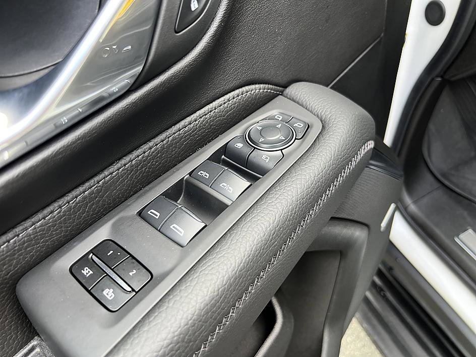 Used 2024 GMC Yukon Denali AWD/4WD image 10
