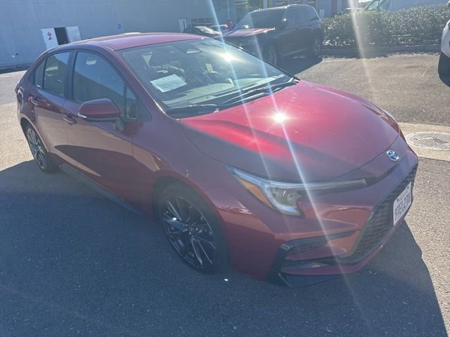 Used 2025 Toyota Corolla SE w/ Convenience Package image 4