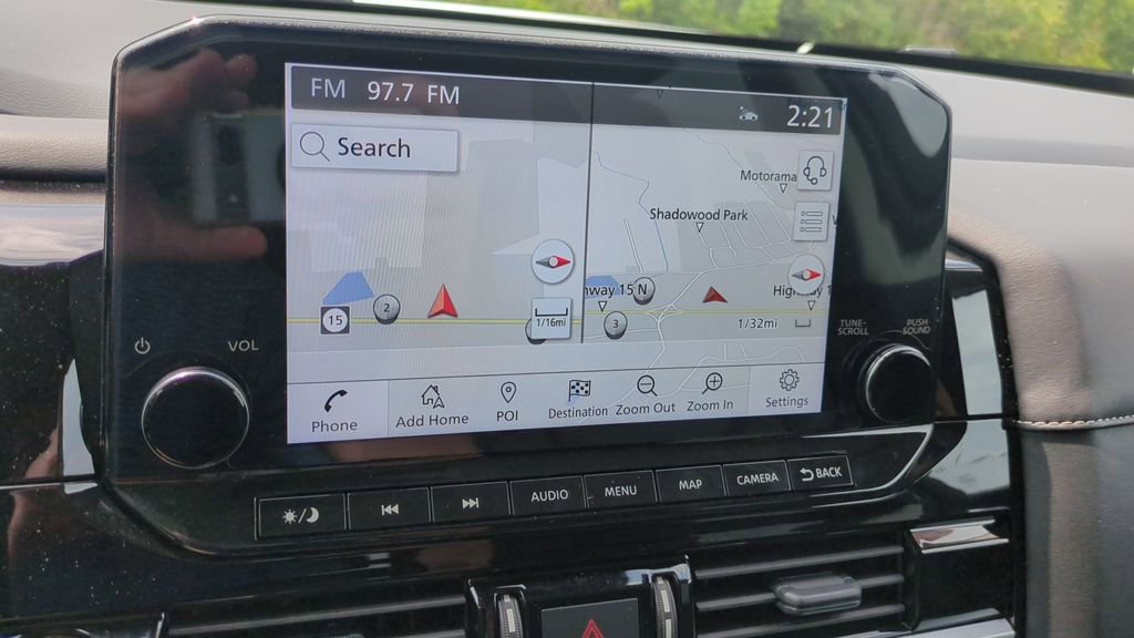 Used 2025 Nissan Pathfinder SL FWD image 19
