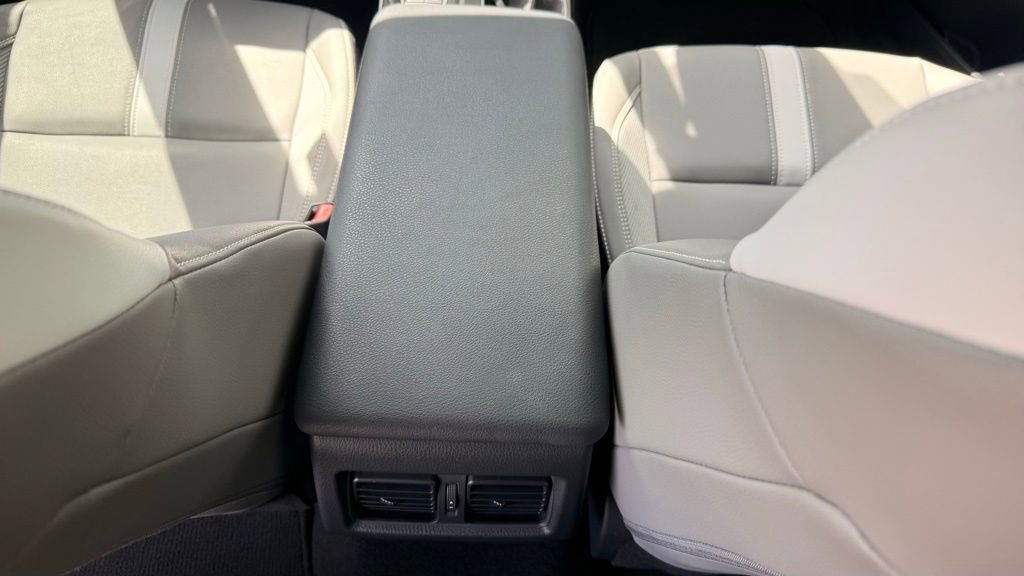 Used 2025 Toyota Camry SE image 31