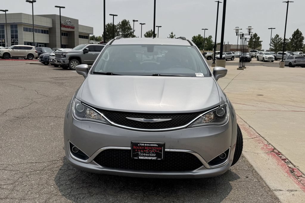 Used 2018 Chrysler Pacifica Touring-L FWD image 3