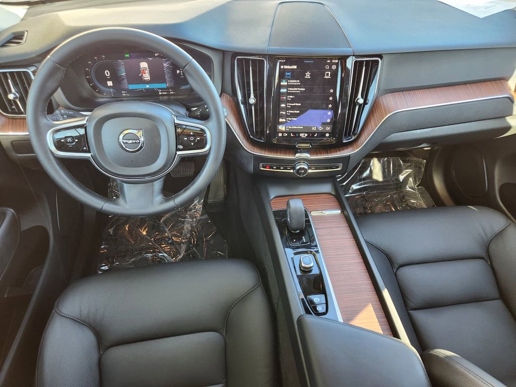Used 2023 Volvo XC60 T8 Plus AWD/4WD image 3
