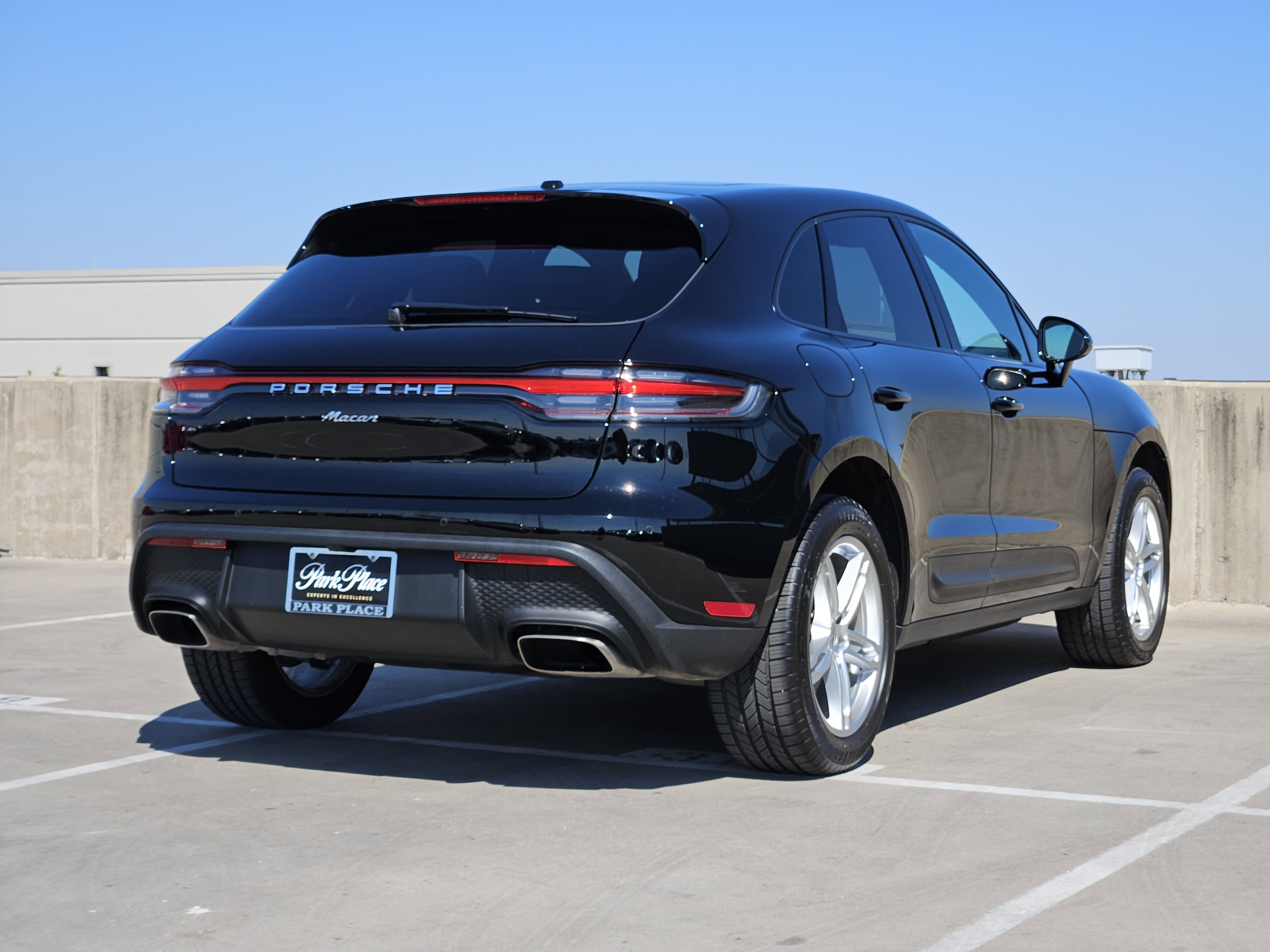 Certified 2025 Porsche Macan image 8