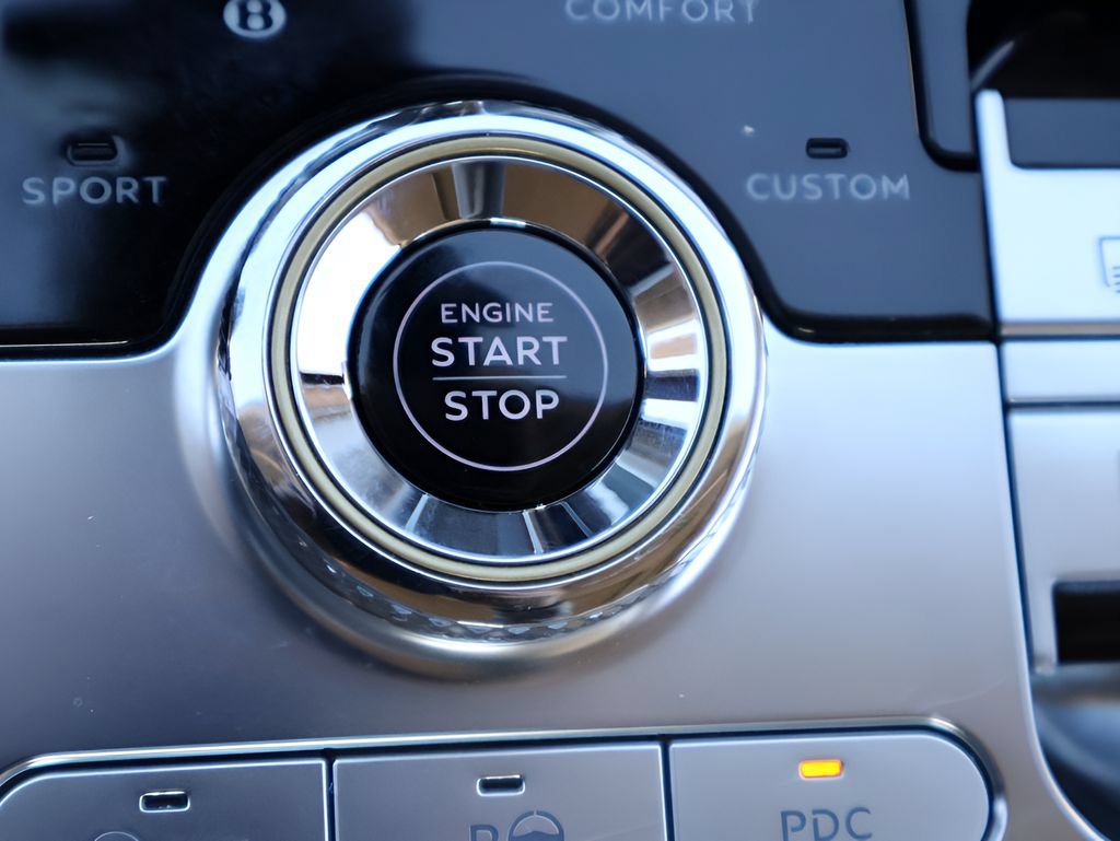 Used 2023 Bentley Flying Spur Azure AWD/4WD image 33