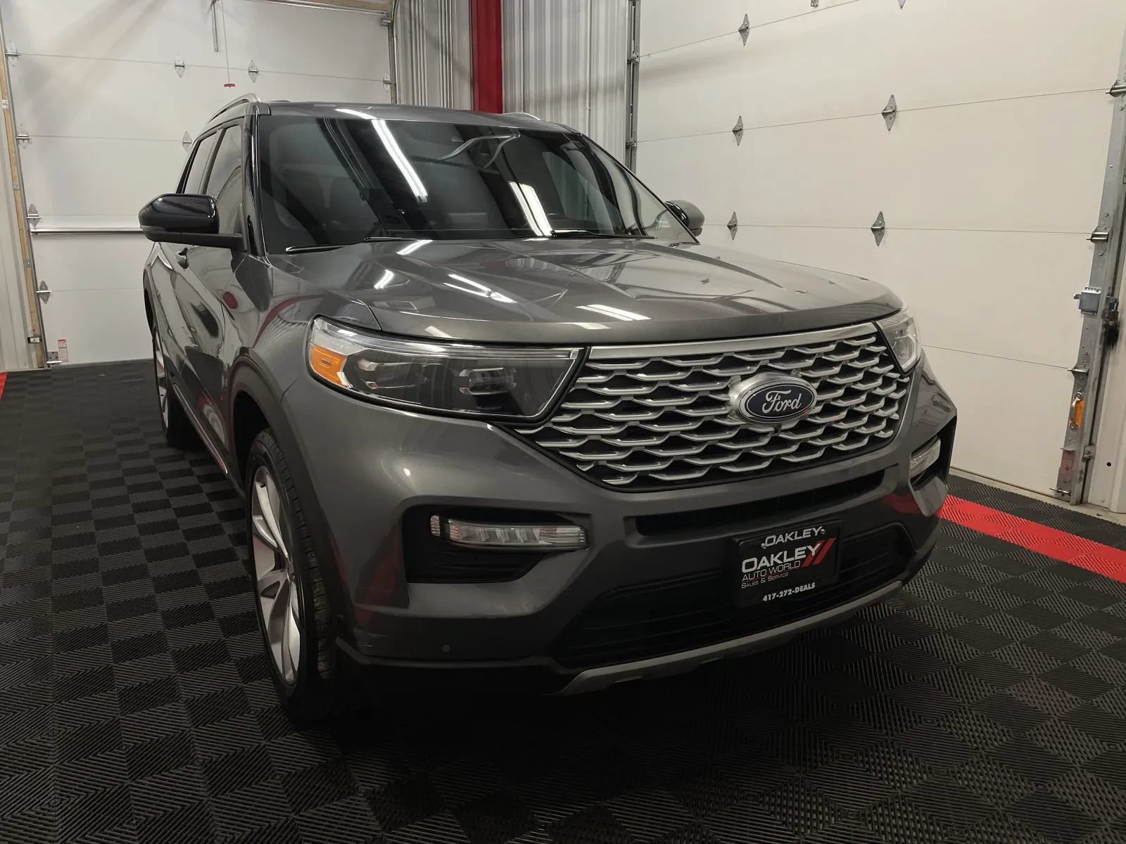 Used 2023 Ford Explorer Platinum w/ Technology Package AWD/4WD image 6