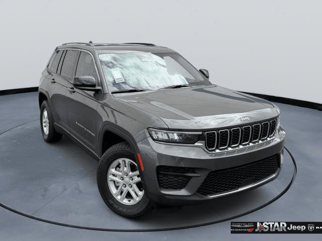 Used 2023 Jeep Grand Cherokee Laredo AWD/4WD image 3