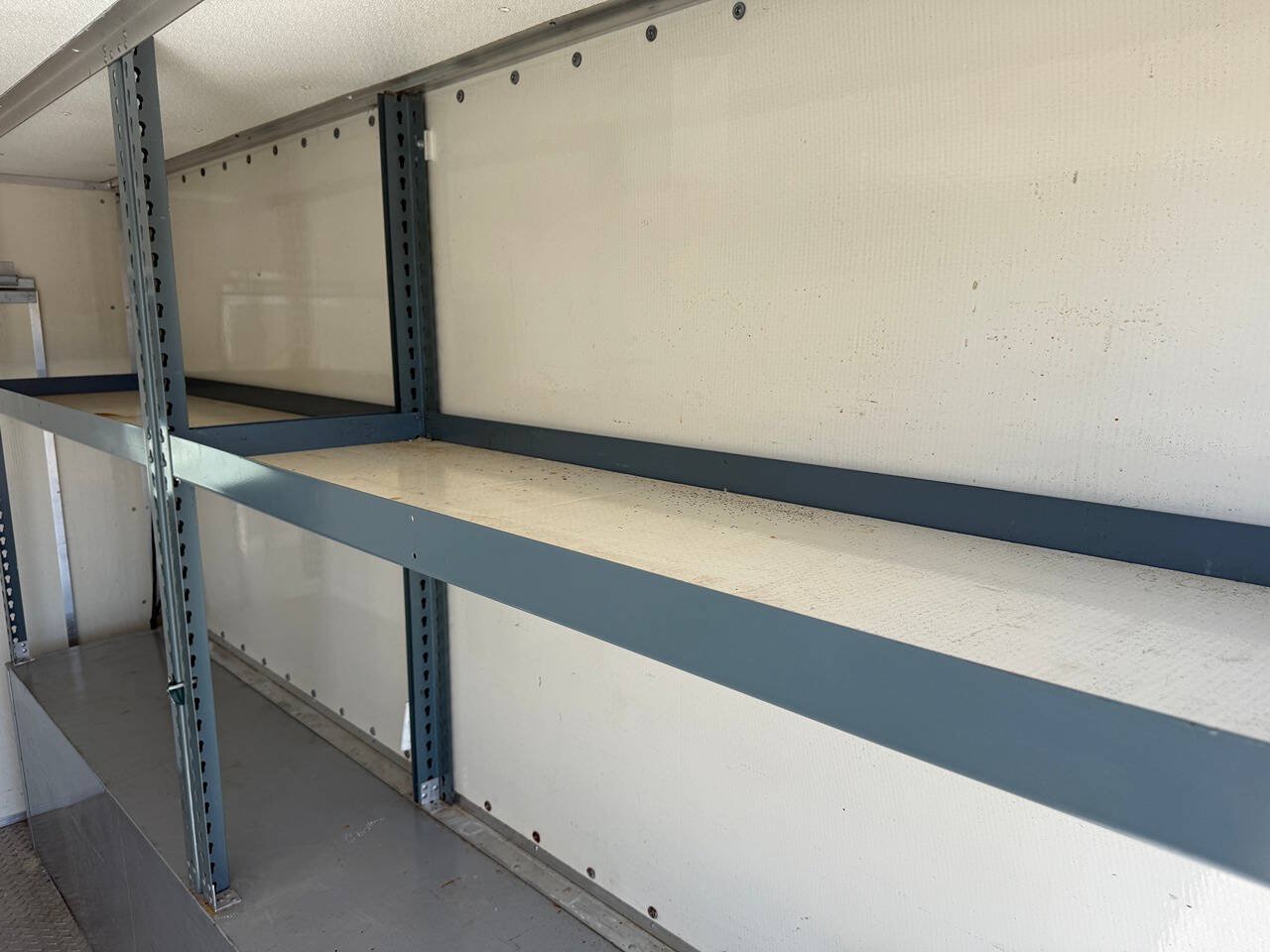 Used 2005 Ford E-350 and Econoline 350 Super Duty RWD image 18