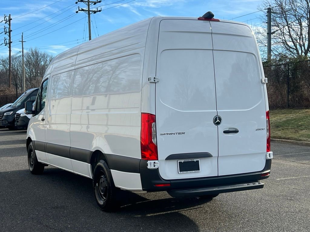 Used 2025 Mercedes-Benz Sprinter 2500 image 8
