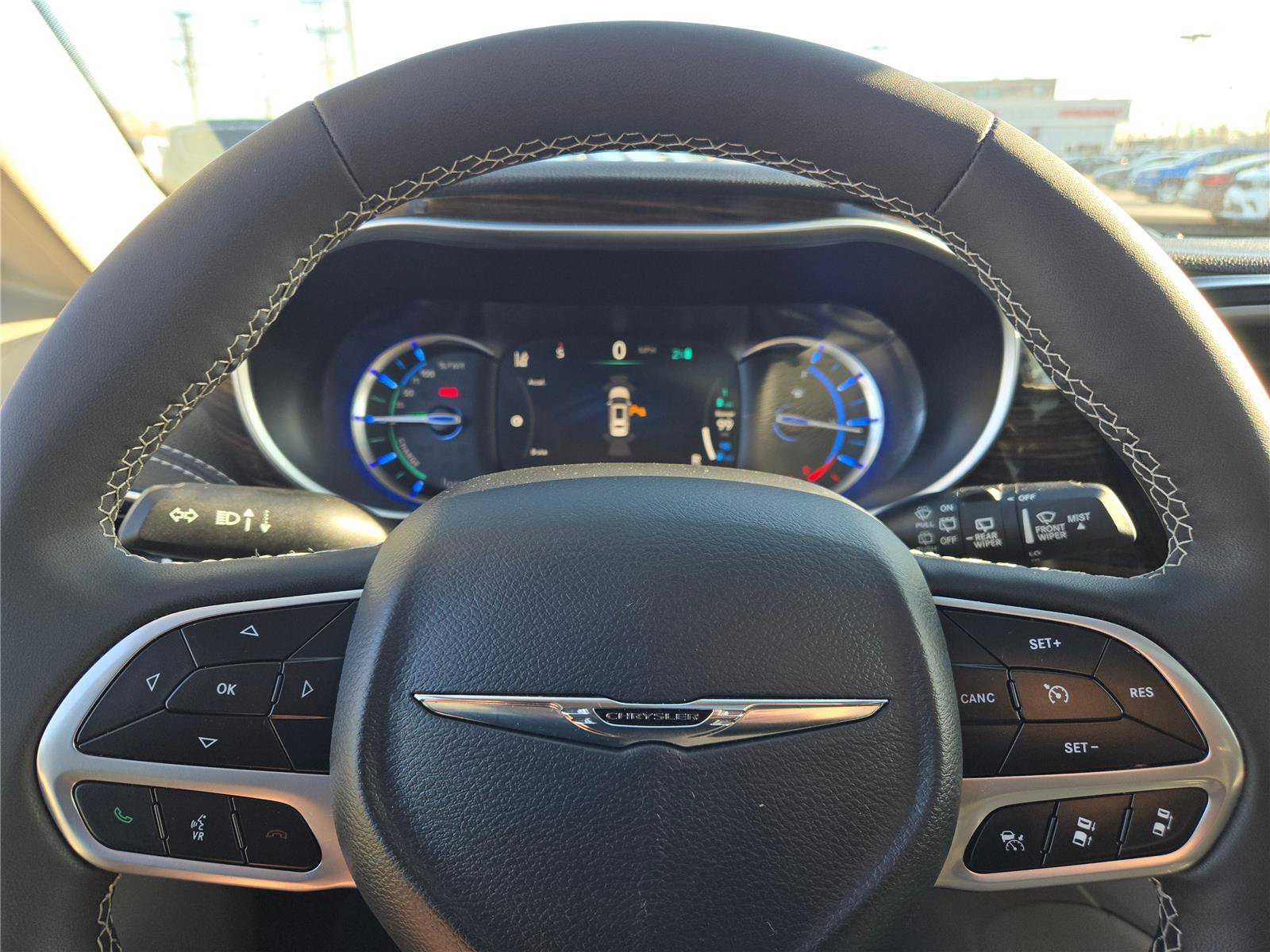 Used 2023 Chrysler Pacifica Limited w/ Uconnect Theater Family Group image 37