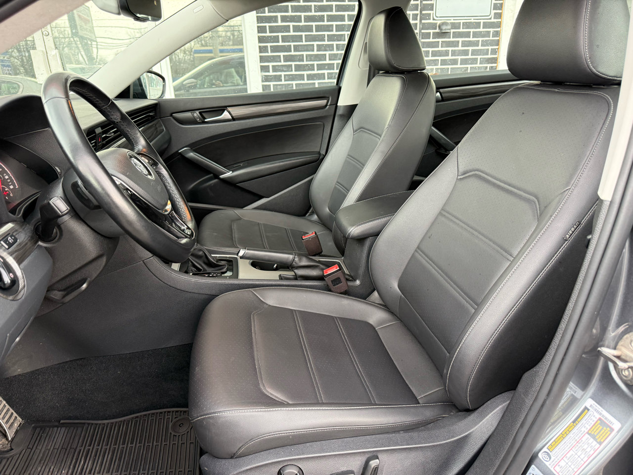 Used 2020 Volkswagen Passat 2.0T R-Line image 3