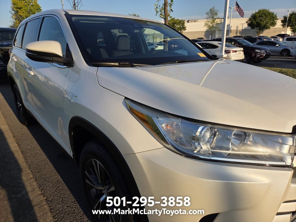Used 2019 Toyota Highlander LE FWD image 9