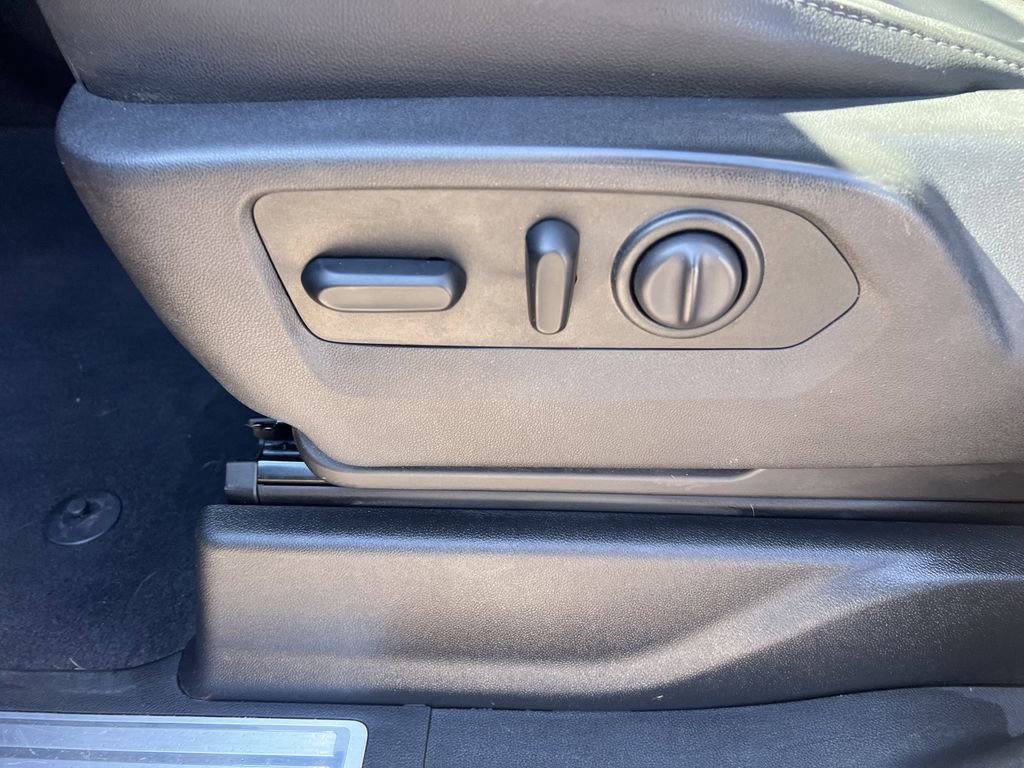 Certified 2019 Chevrolet Silverado 1500 LTZ w/ LTZ Convenience Package AWD/4WD image 18