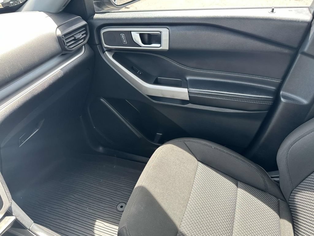 Used 2022 Ford Explorer XLT AWD/4WD image 31