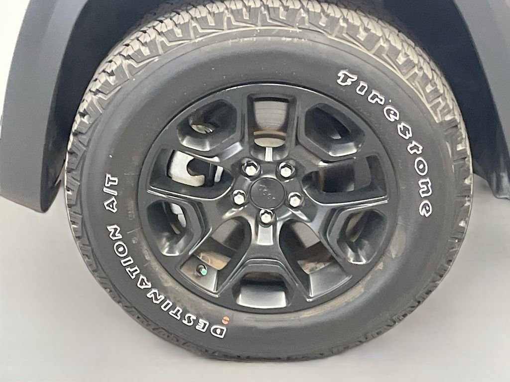 Used 2022 Jeep Cherokee Latitude AWD/4WD image 30