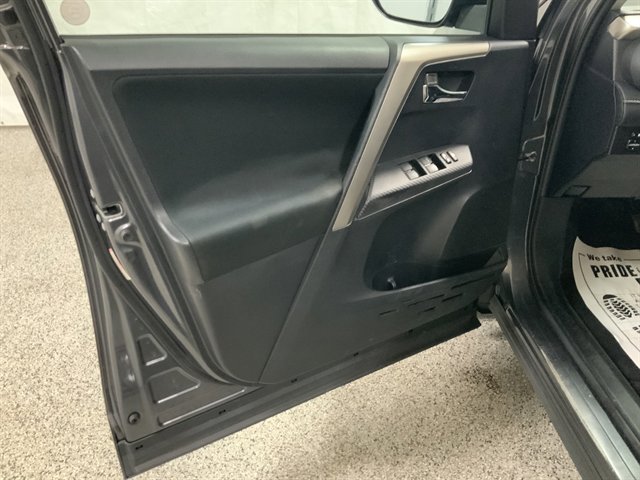 Used 2015 Toyota RAV4 XLE AWD/4WD image 15