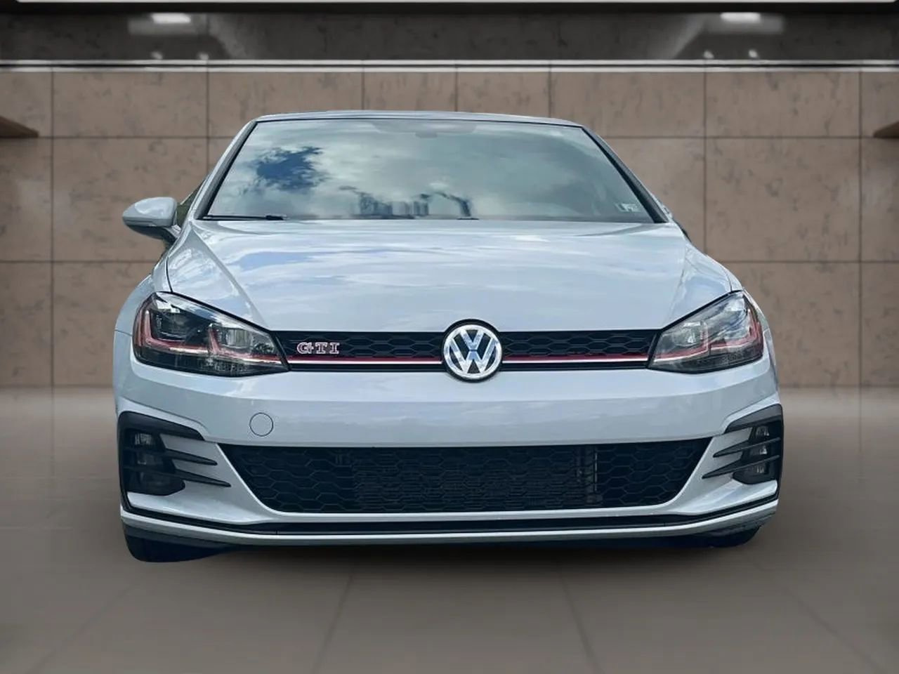 Used 2019 Volkswagen Golf 4-Door FWD image 1