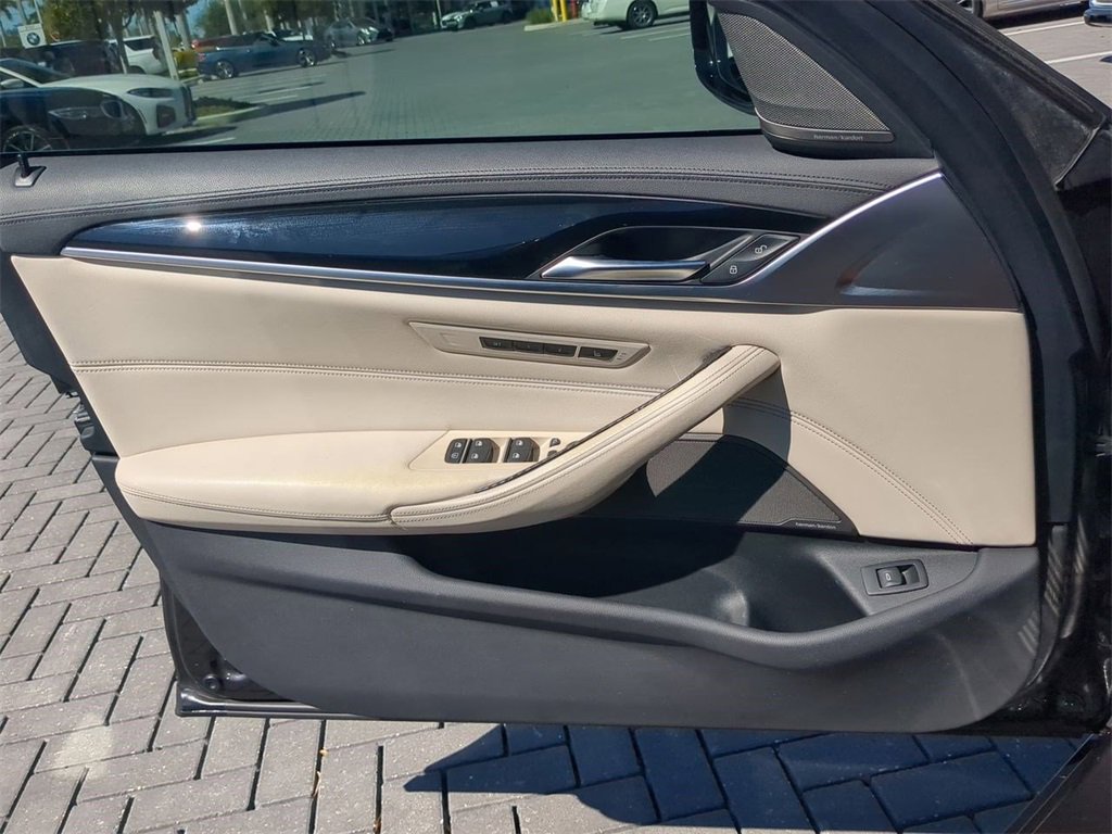 Used 2018 BMW M550i xDrive image 32