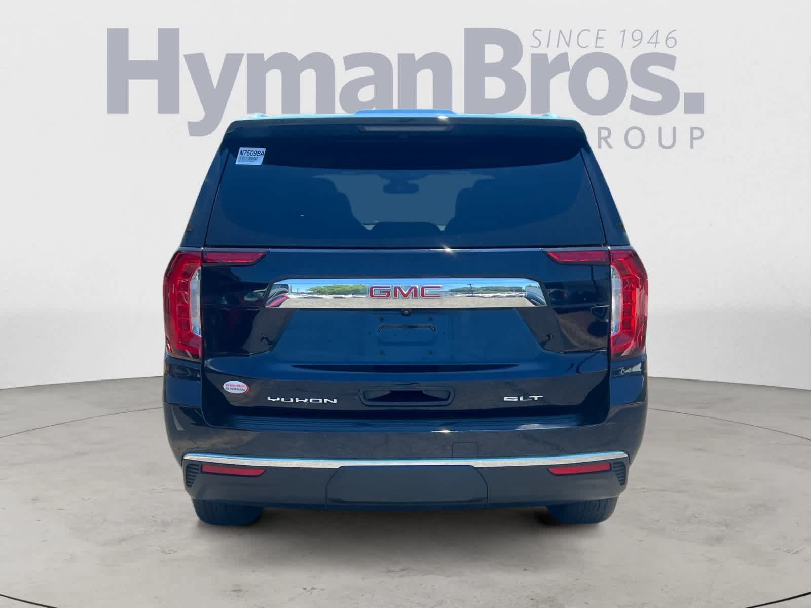 Used 2023 GMC Yukon SLT w/ SLT Premium Package AWD/4WD image 4