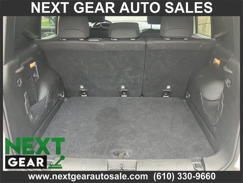 Used 2017 Jeep Renegade Altitude AWD/4WD image 7