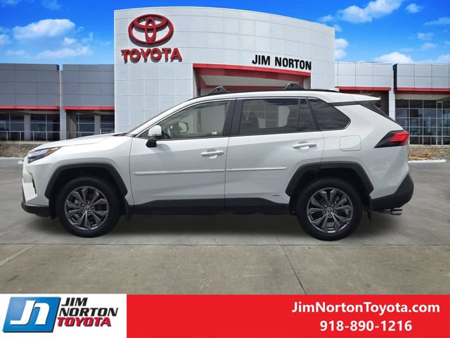 Used 2025 Toyota RAV4 XLE Premium AWD/4WD image 5