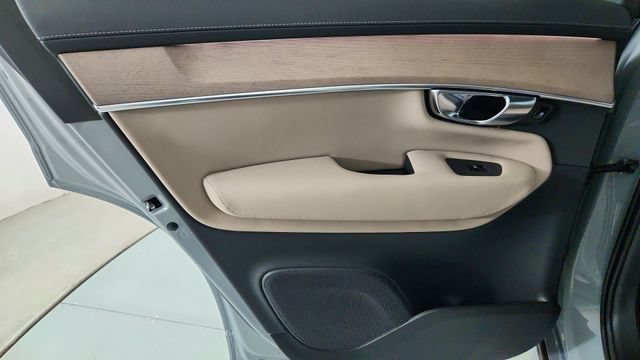 New 2026 Volvo XC90 T8 Plus w/ Protection Package Premier AWD/4WD image 28