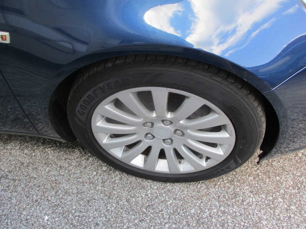 Used 2011 Buick Regal CXL Turbo w/ TO2 Preferred Equipment Group FWD image 3