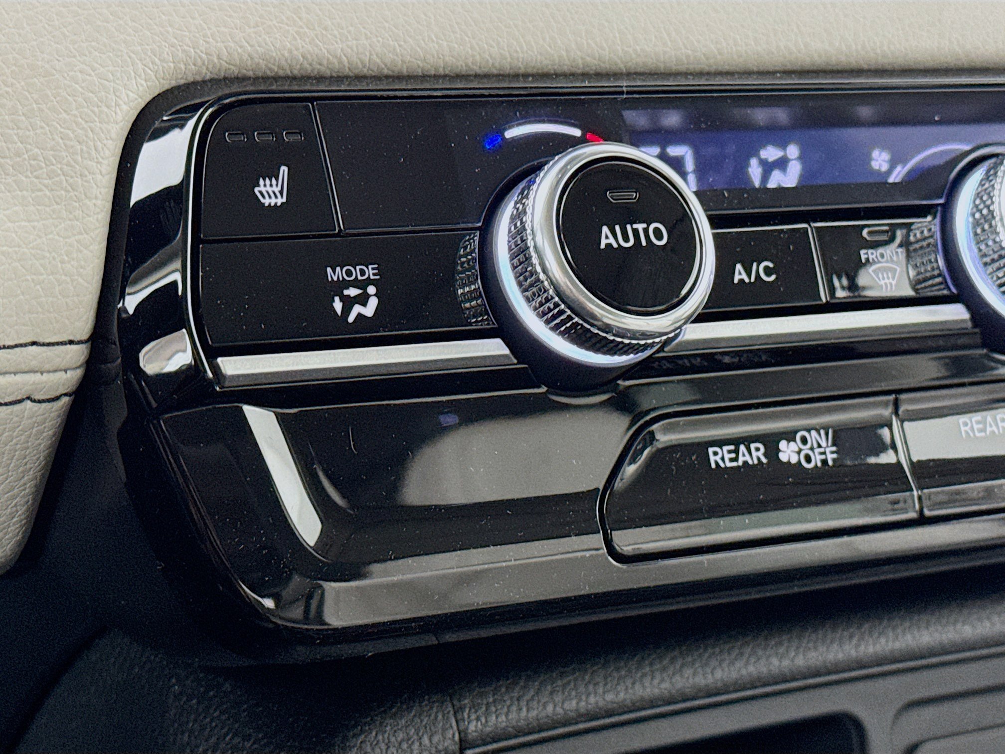New 2026 Honda Pilot Touring image 21