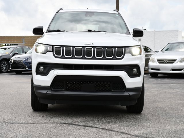 Used 2022 Jeep Compass Latitude image 2