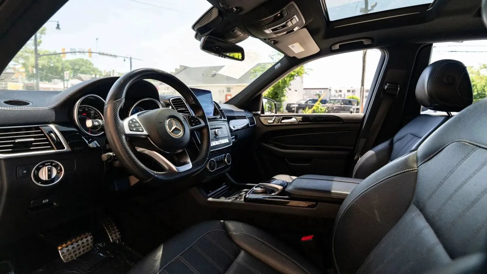 Used 2017 Mercedes-Benz GLE 43 AMG 4MATIC w/ Premium 2 Package image 28