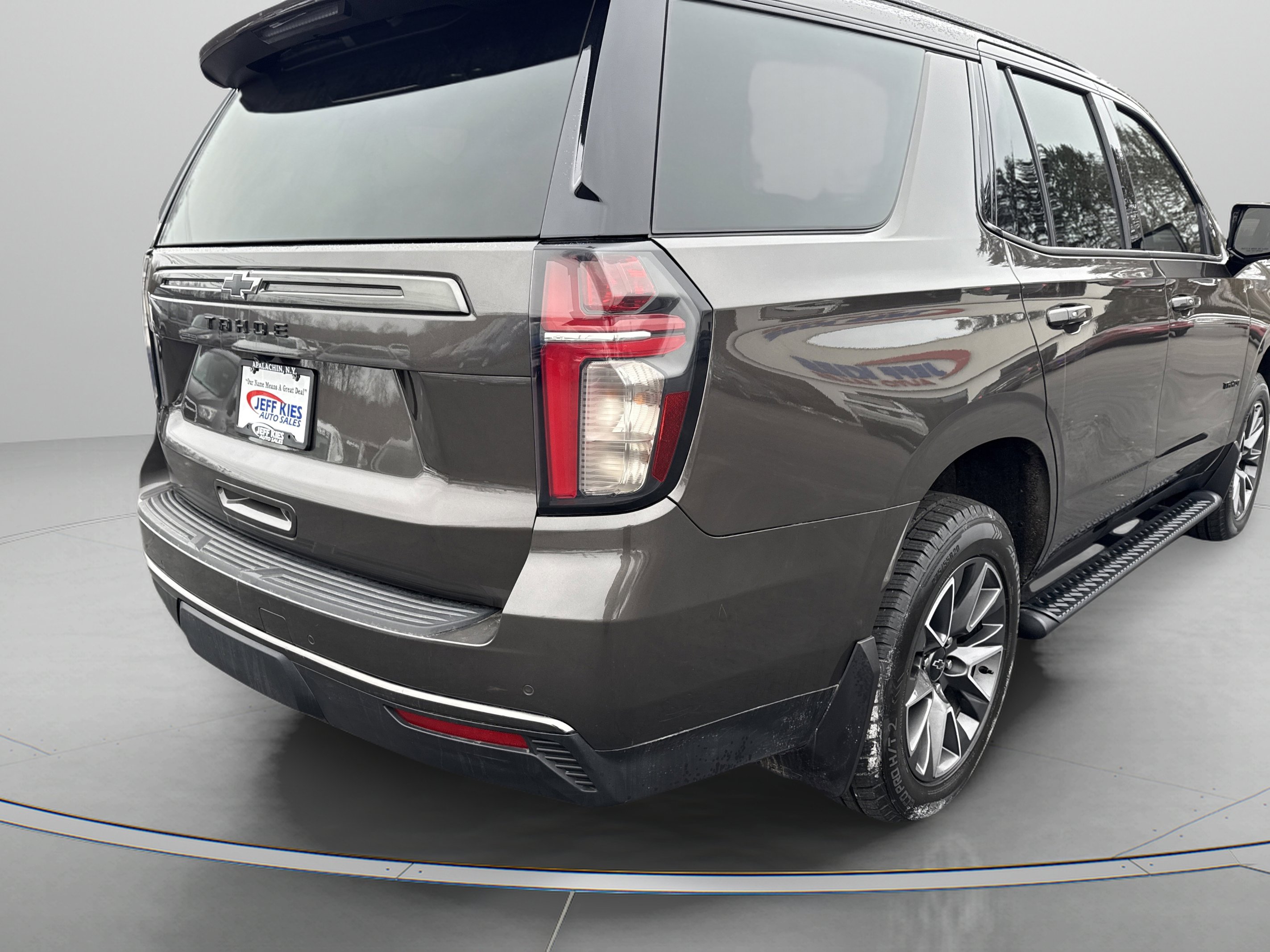 Used 2021 Chevrolet Tahoe Z71 w/ Z71 Off-Road Package image 5