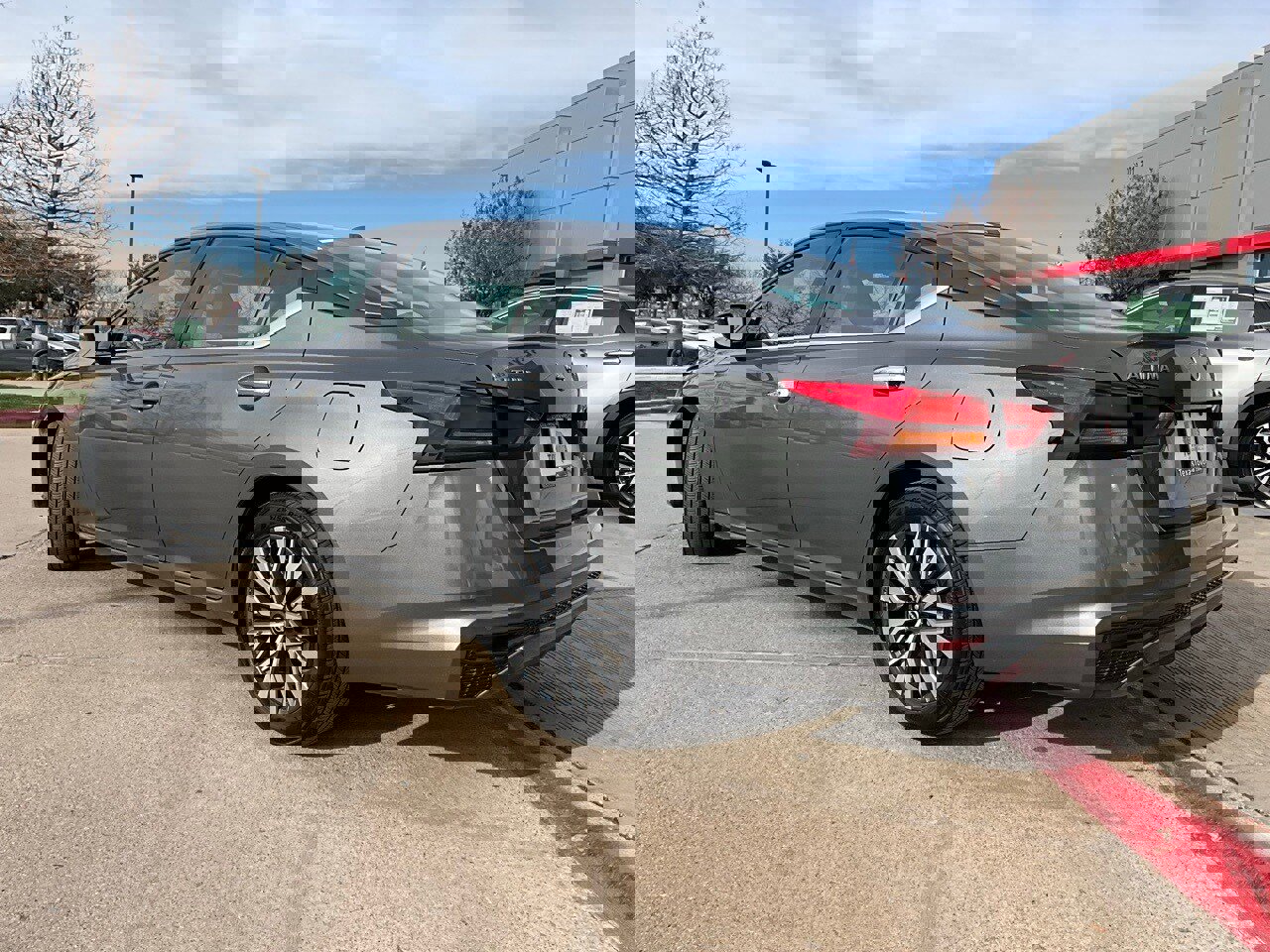 Used 2025 Nissan Altima 2.5 SV image 8