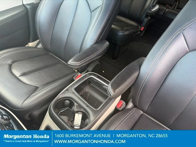 Used 2024 Chrysler Pacifica Touring-L FWD image 22