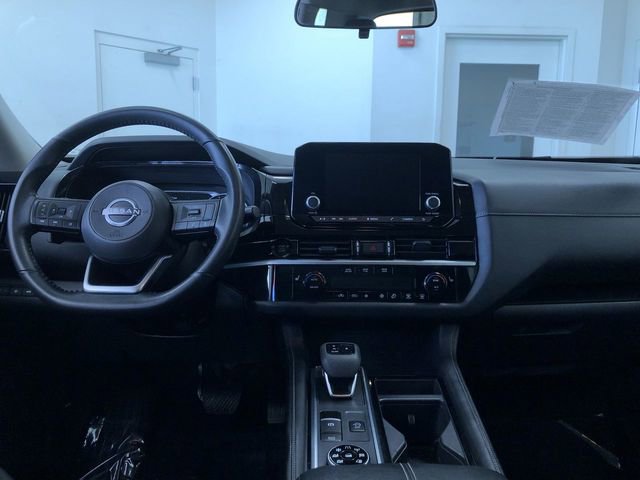 Used 2025 Nissan Pathfinder SV image 17