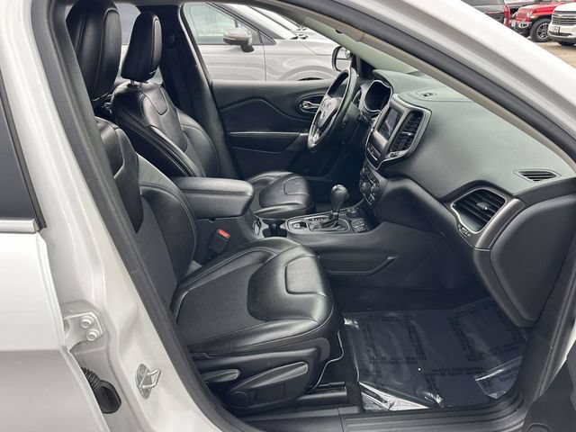 Used 2019 Jeep Cherokee Latitude Plus w/ Comfort/Convenience Group AWD/4WD image 20