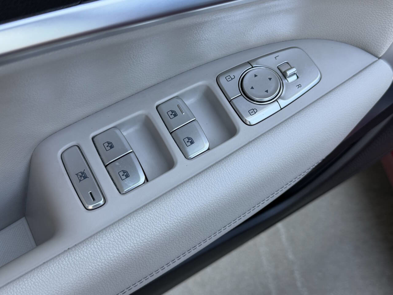 Used 2023 Genesis G70 2.0T AWD/4WD image 17