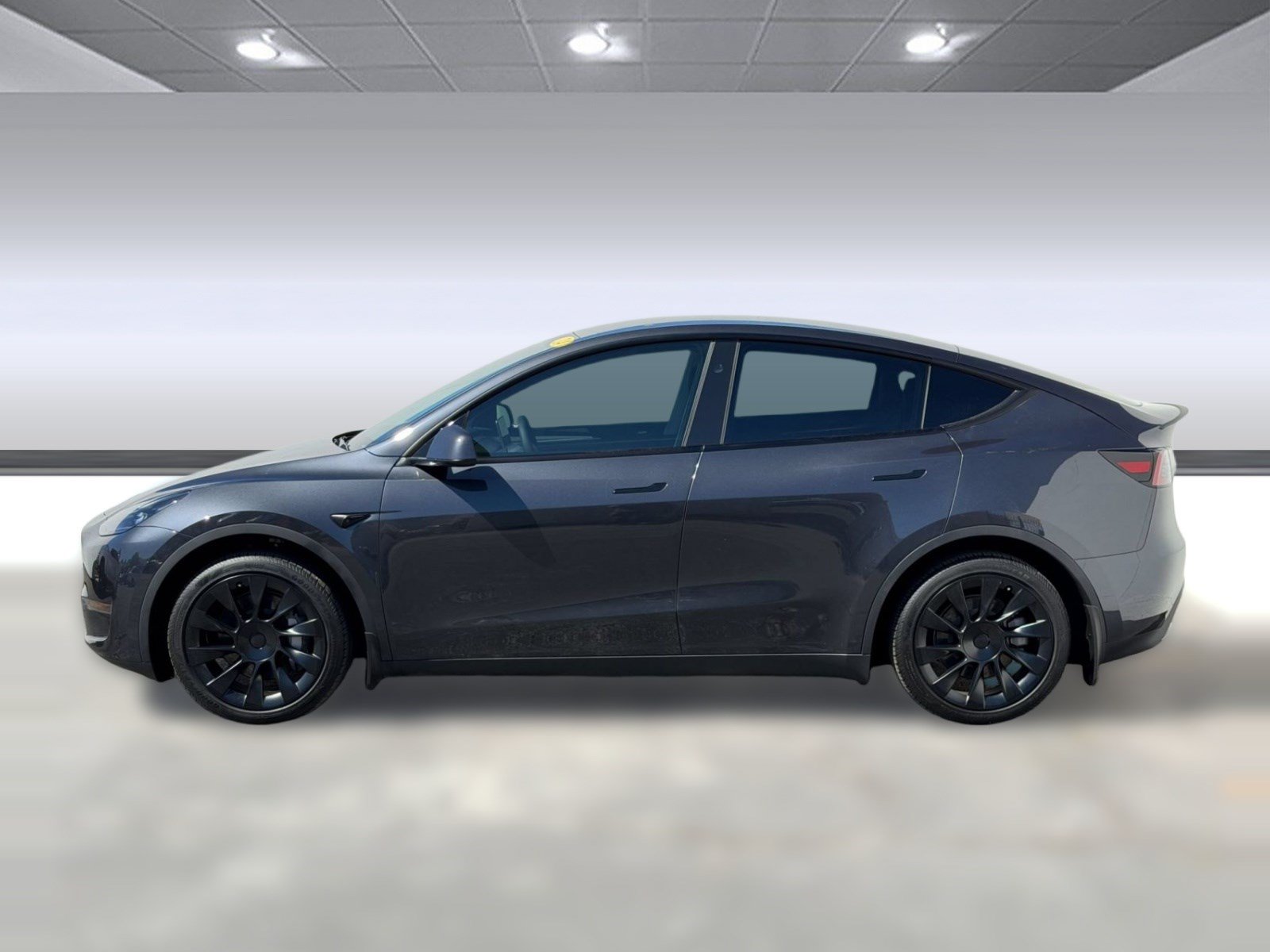 Used 2024 Tesla Model Y 2WD image 2
