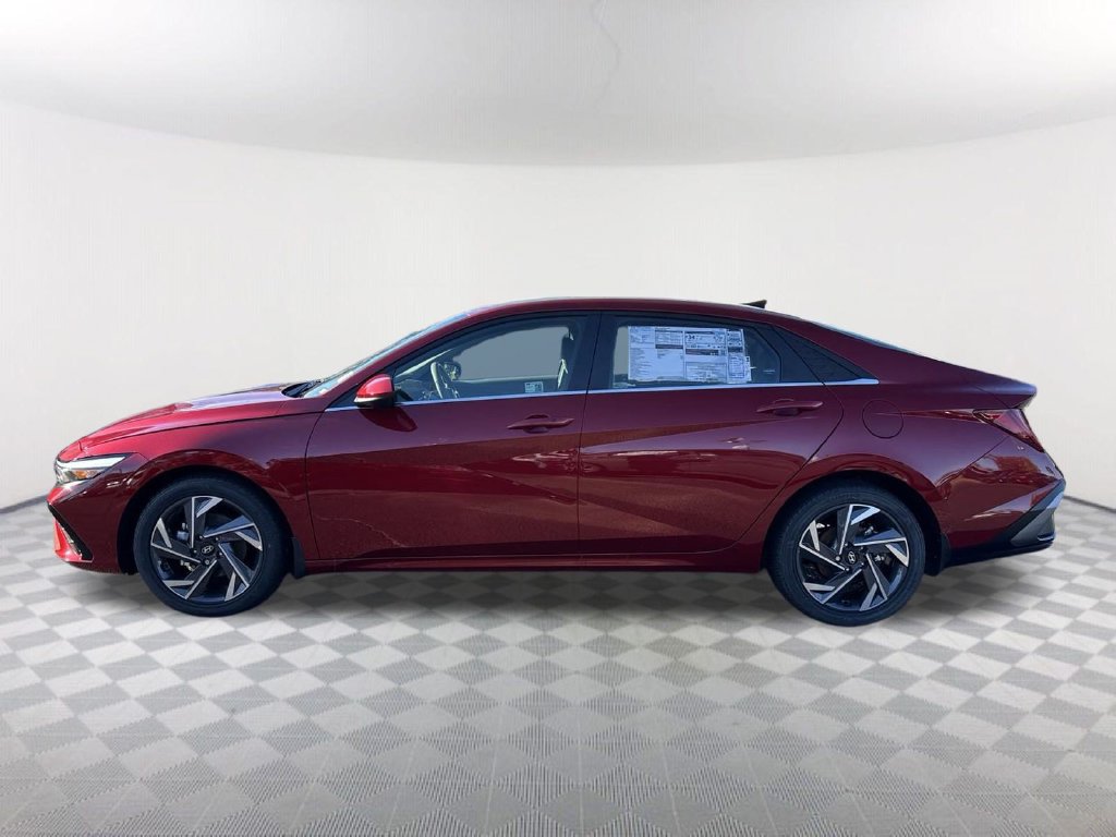 Used 2025 Hyundai Elantra SEL FWD image 8