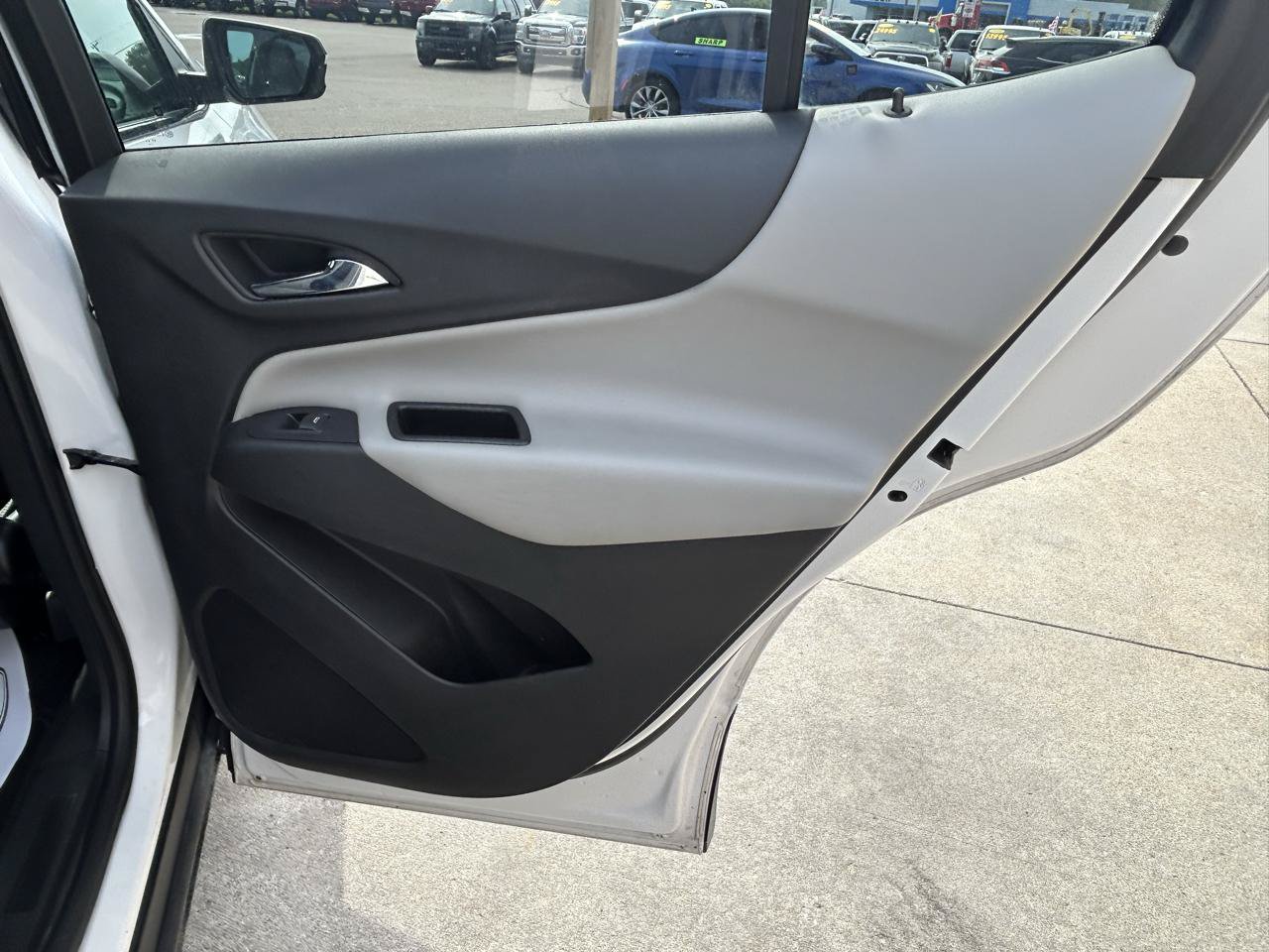 Used 2018 Chevrolet Equinox LT FWD image 15