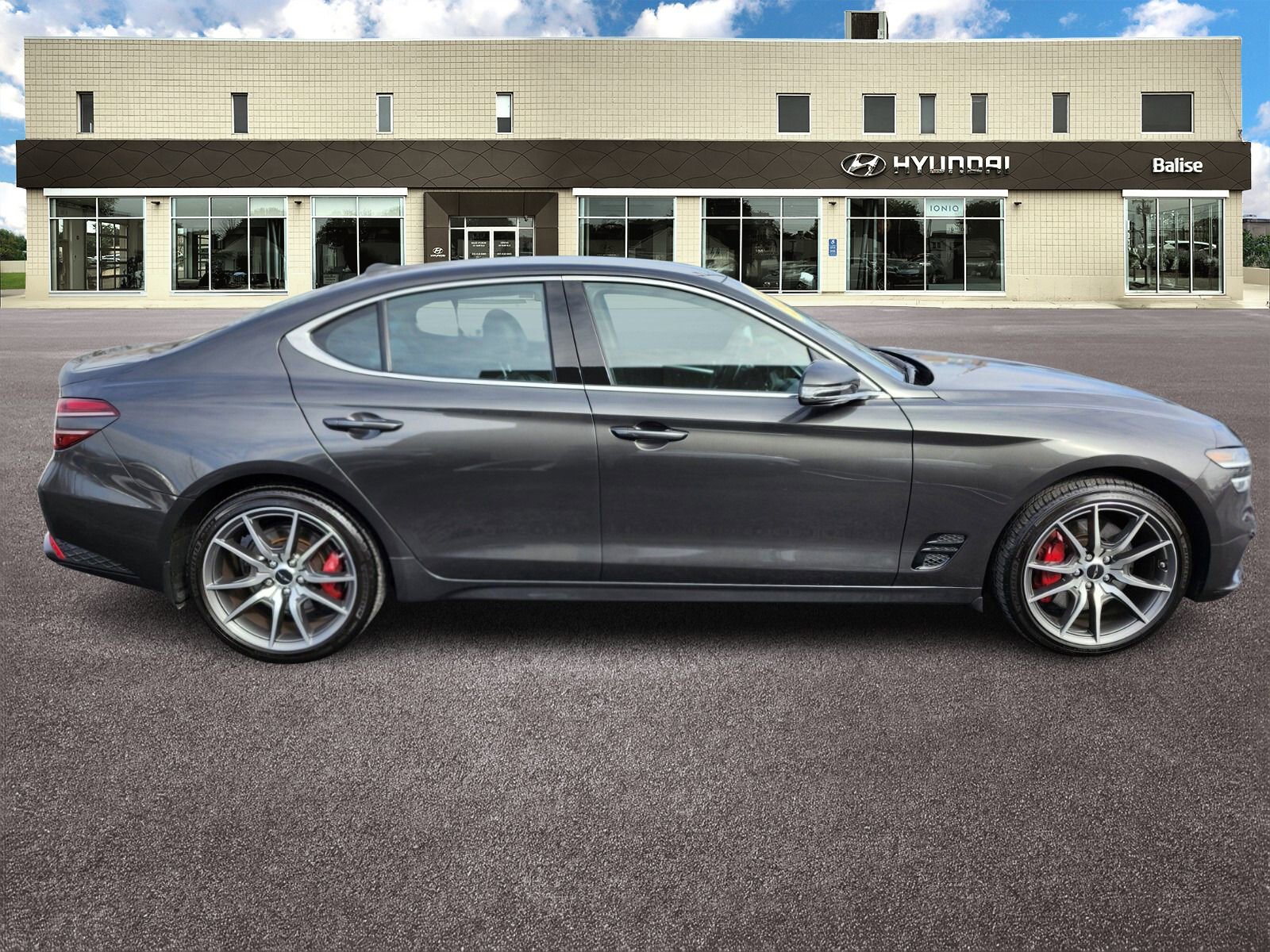 Used 2025 Genesis G70 2.5T image 2
