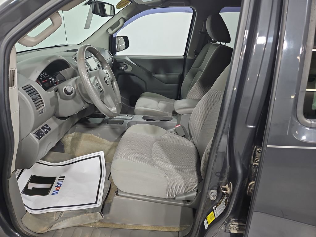 Used 2015 Nissan Frontier SV w/ SV Value Truck Package AWD/4WD image 10