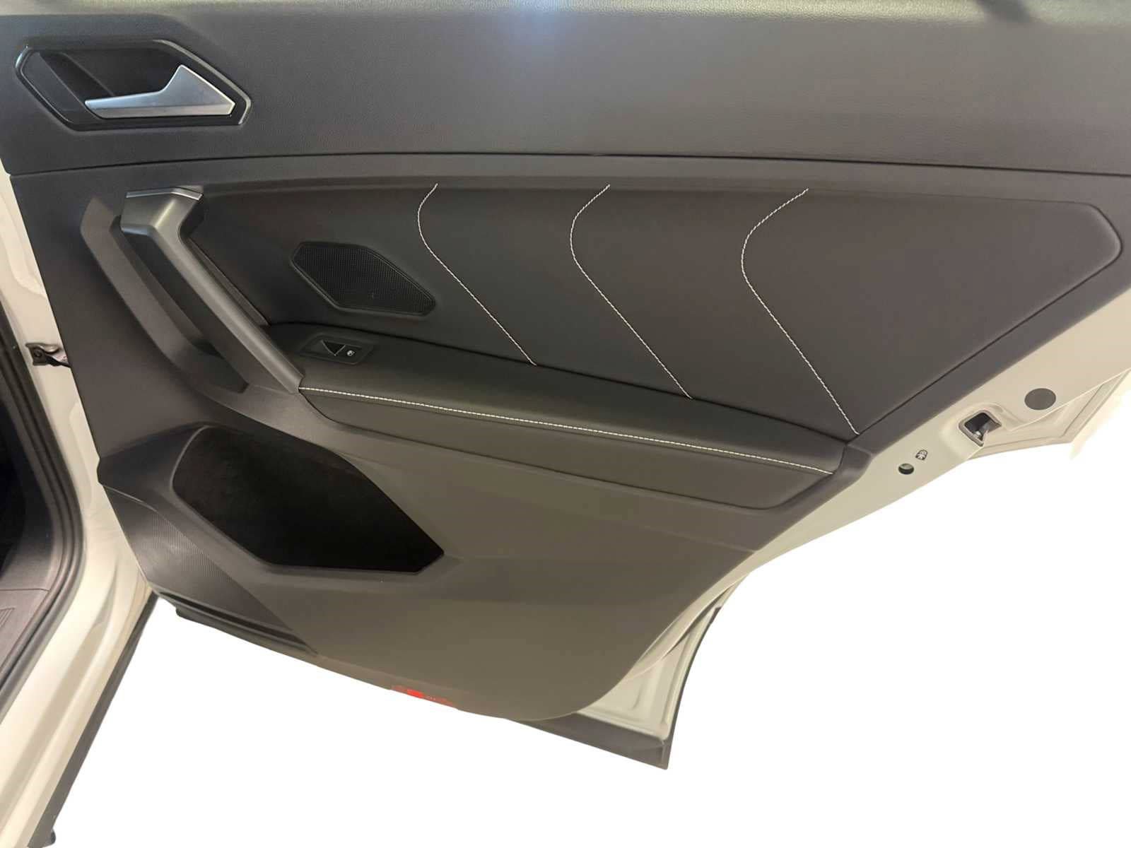 Certified 2023 Volkswagen Tiguan SE FWD image 27