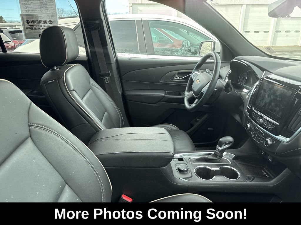 Used 2023 Chevrolet Traverse Premier image 2