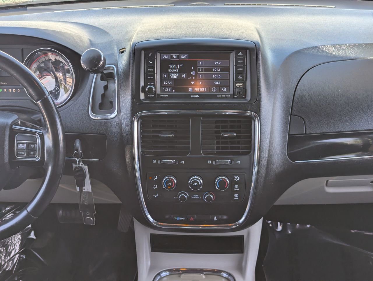 Used 2019 Dodge Grand Caravan SXT image 14
